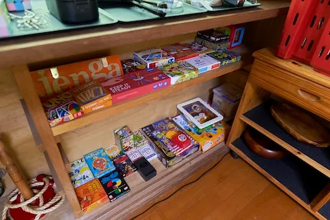 コテージに置かれたボードゲーム