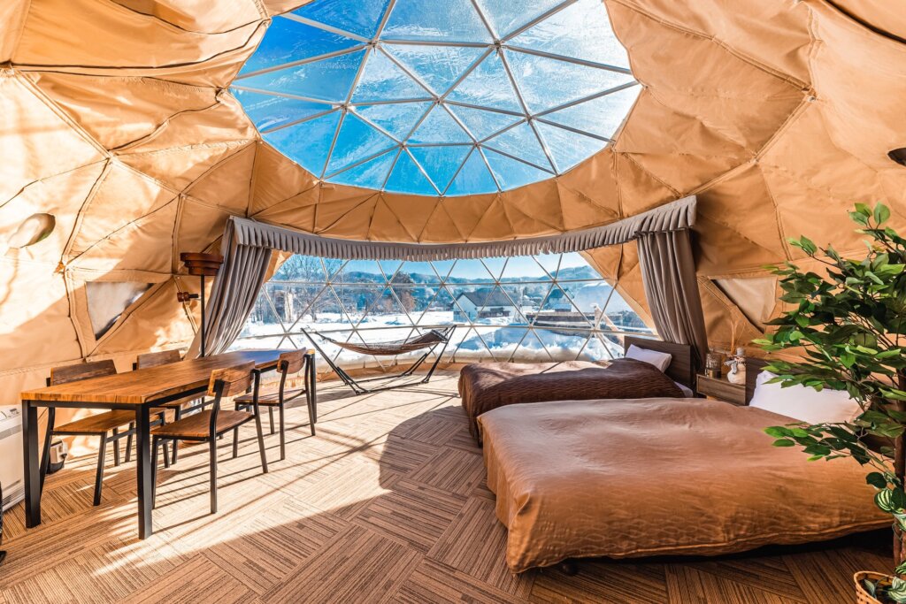 From Pのドームテント内装