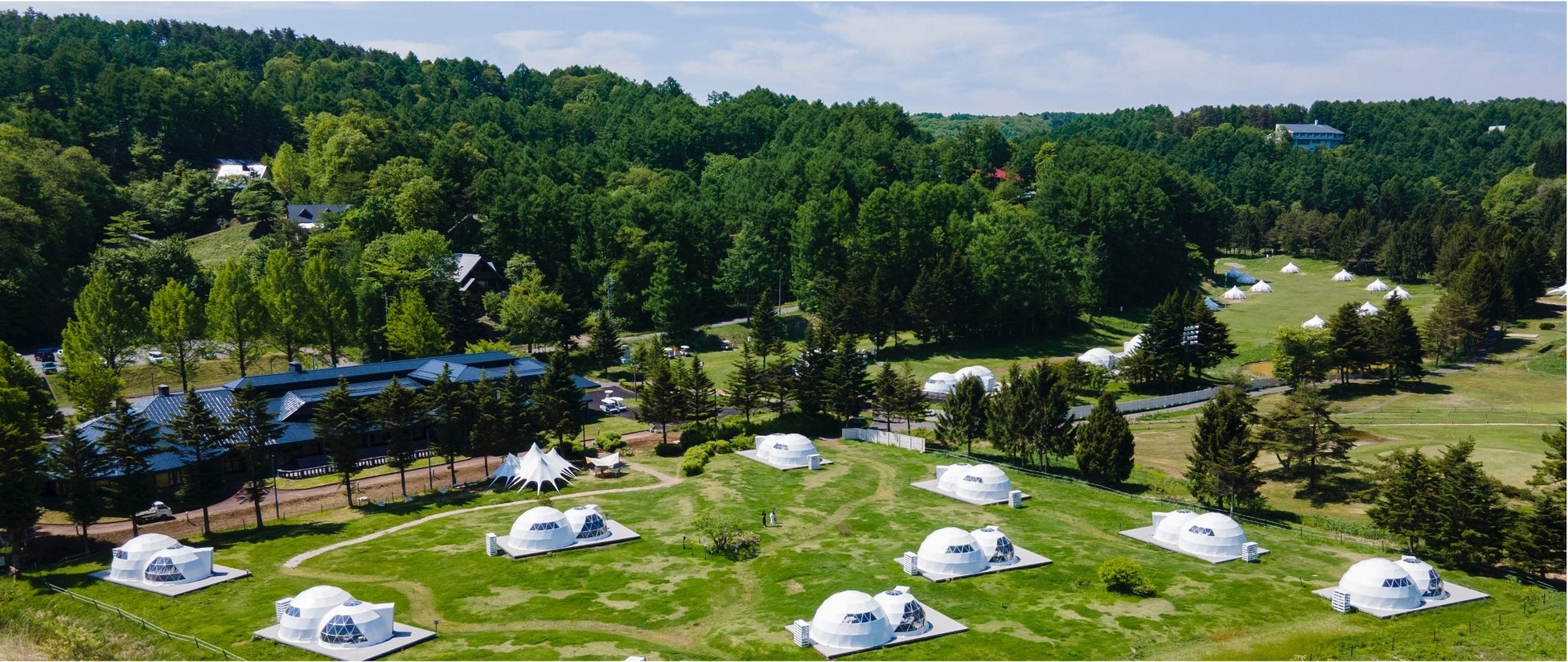 GLAMPROOKのドームテント群